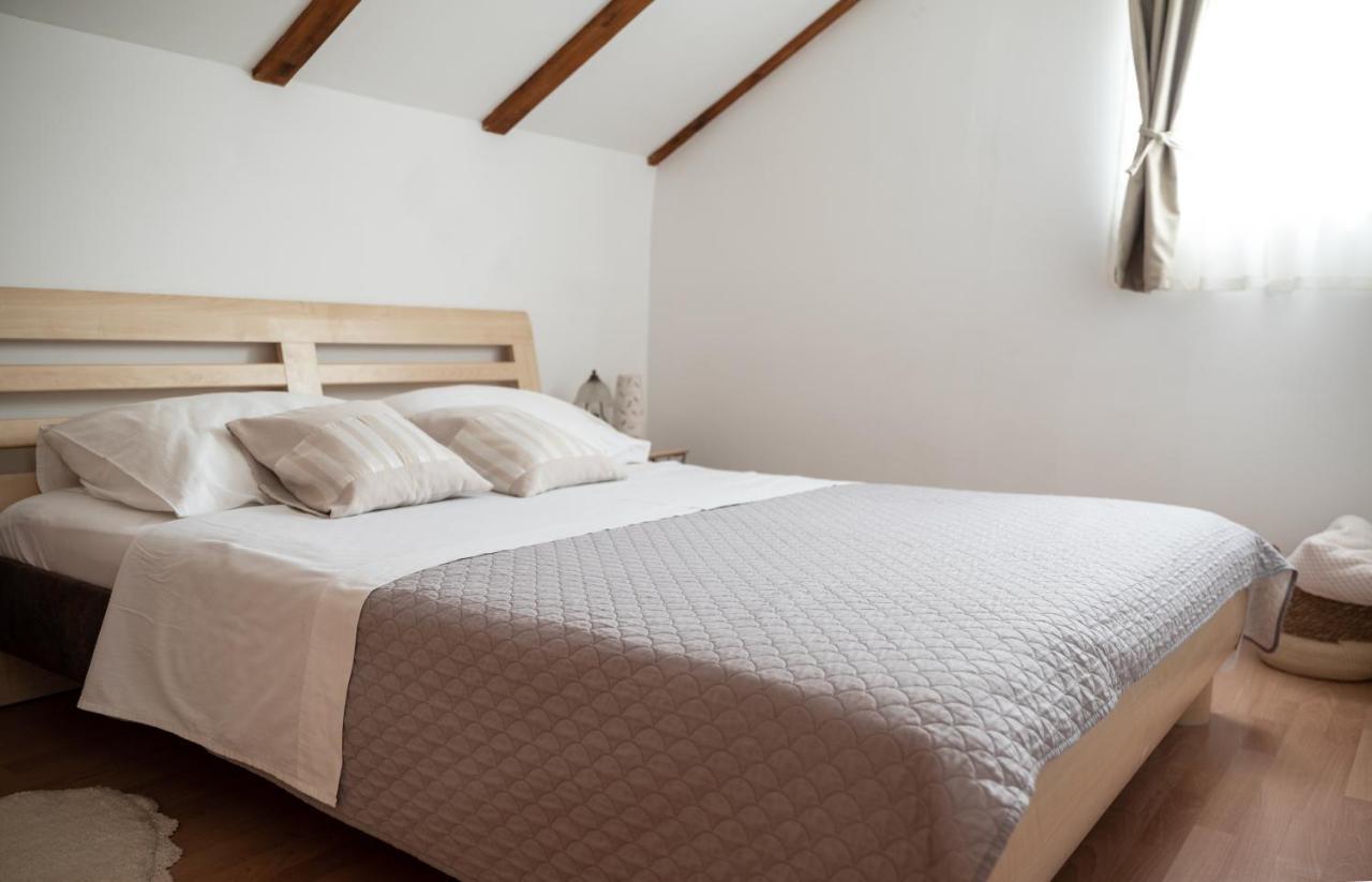 Apartman Milutin Vrsi Eksteriør billede